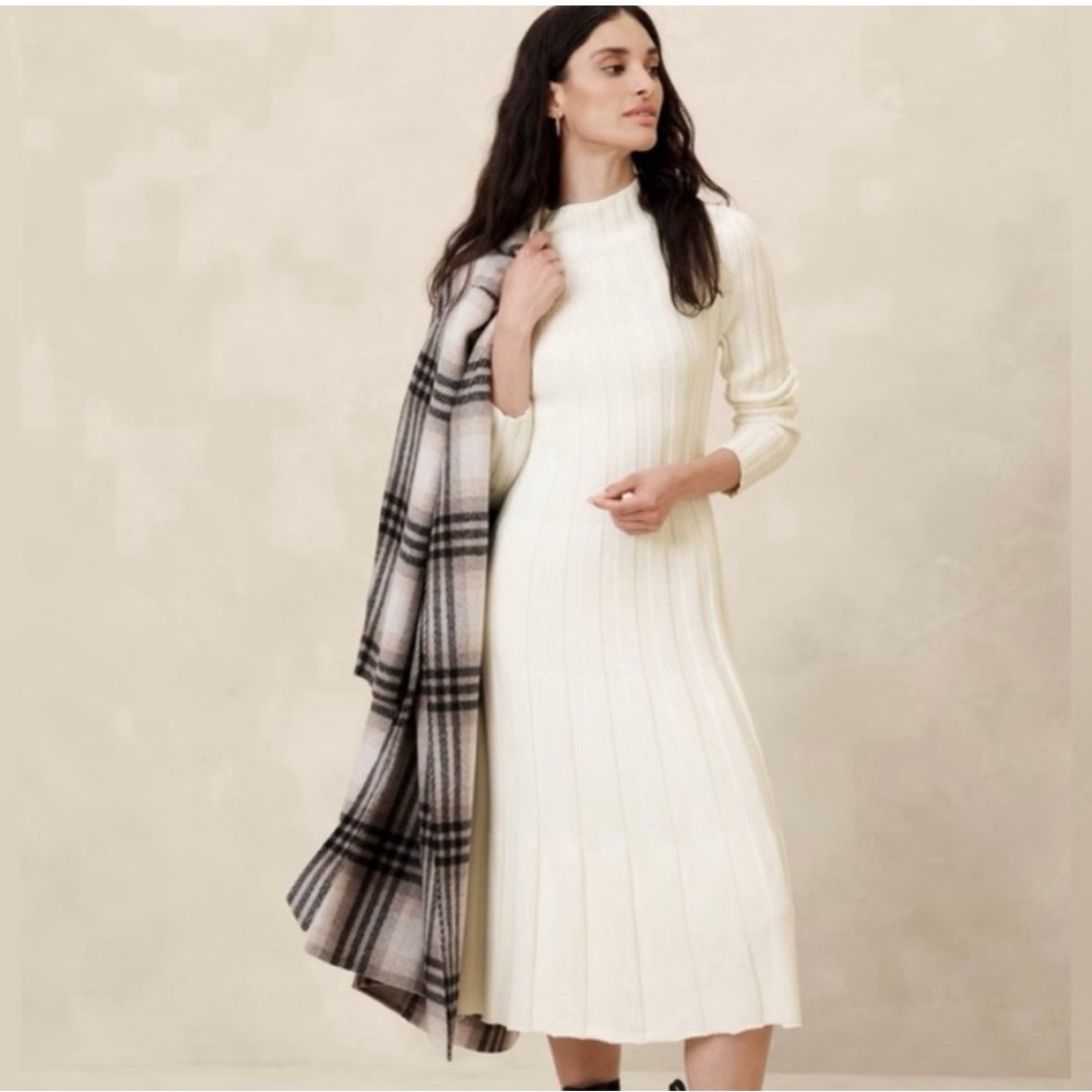 Banana Republic Cream Long Sleeve Dress